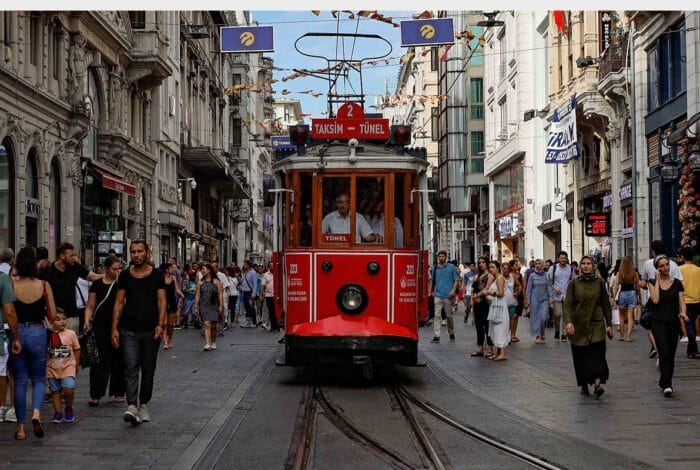 istiklal caddesi taksim safarna