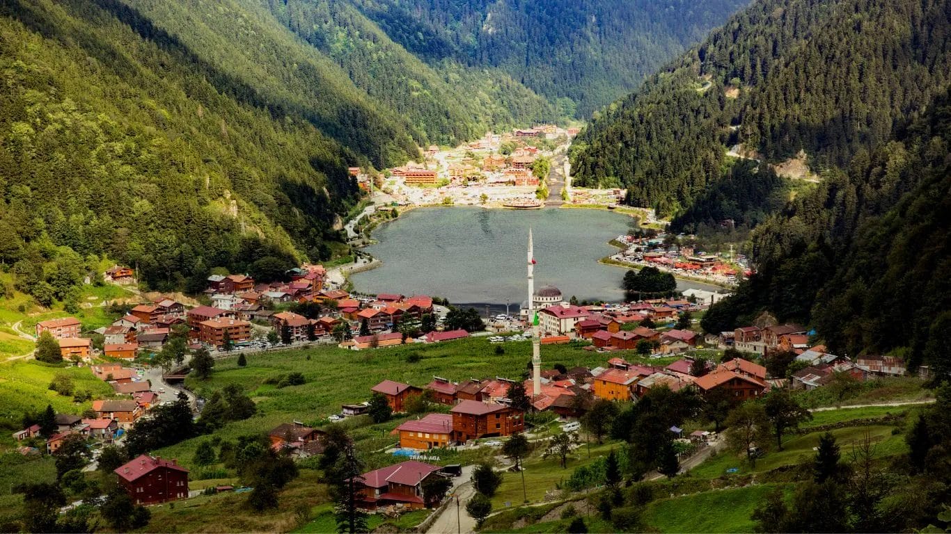 مدينة طرابزون اوزنغول رحلات تركيا مواكب للسياحة Uzungol Trabzon city Trabzon Turkey trips Mawakeb Travel