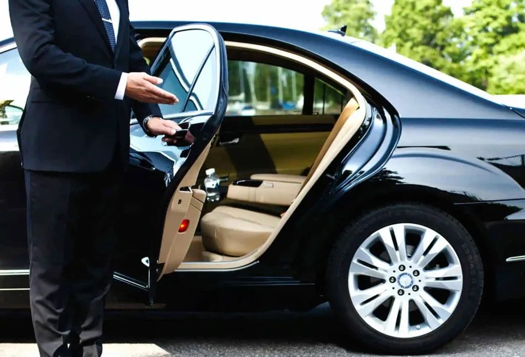 مميزات النقل الخاص مع سائق يتكلم العربية