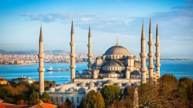 مميزات النقل الخاص مع سائق يتكلم العربية